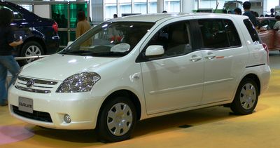 Автостекла Toyota Raum c установкой в Москве